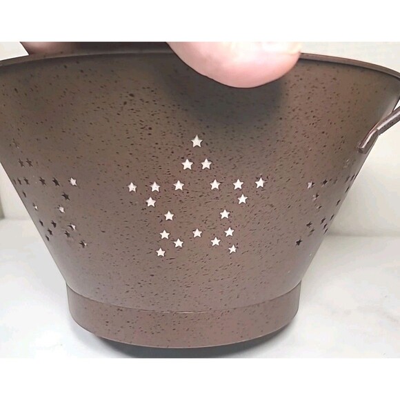 New VTG Style Large Brown Colander Strainer Stars Handles Primitive Farmhouse - Picture 2 of 8
